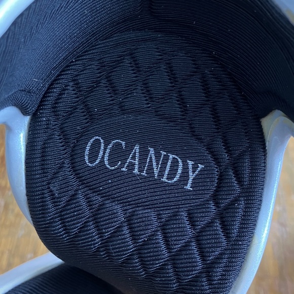 Elegant Black and White Heels - Picture 4 of 7